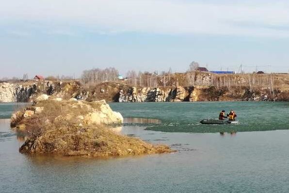 южноуралец спрыгнул карьер скалы утонул 
