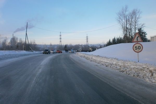  свердловской трассе автоледи двумя детьми влетела грузовик 