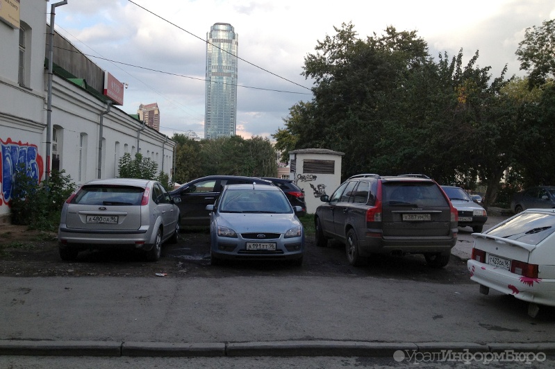 свердловских автомобилистов освободили штрафов парковку газонах 