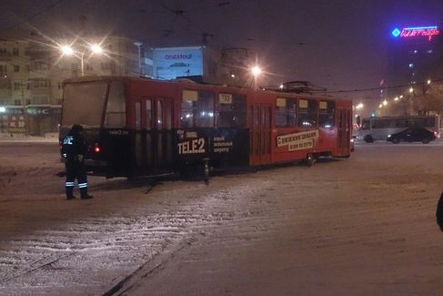  екатеринбурге трамвай сошел заснеженных рельсов 