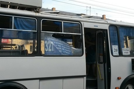  курганец разбил кирпичом окно автобуса пострадала женщина 