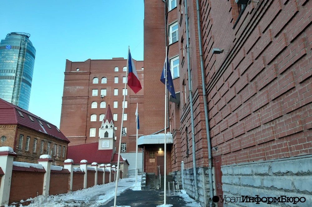  чехия приостановила работу генконсульства екатеринбурге 