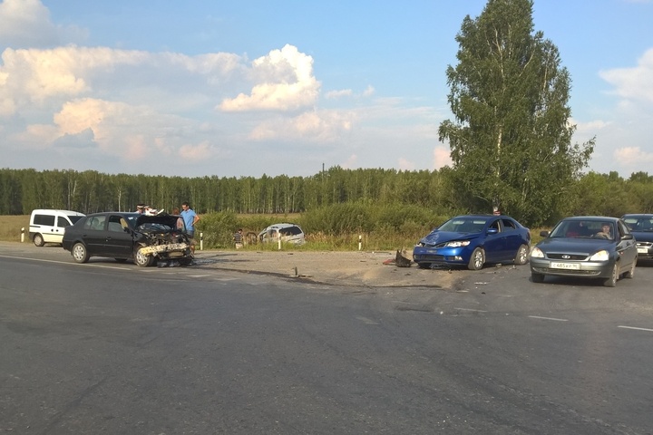  богдановичем hyundai-перевертыш протаранил легковушки 