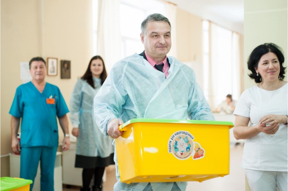  свердловчанкам дню матери вручили наборы новорожденных 