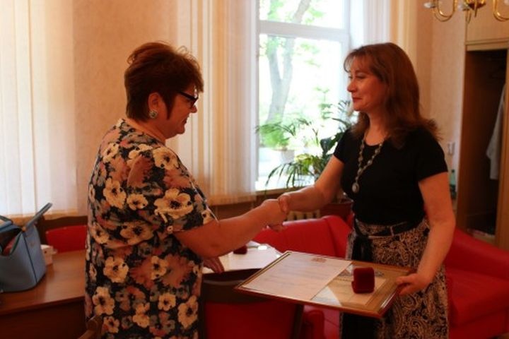  воспитателям екатеринбургского детсада швабе-эврика вручили грамоты заксо 