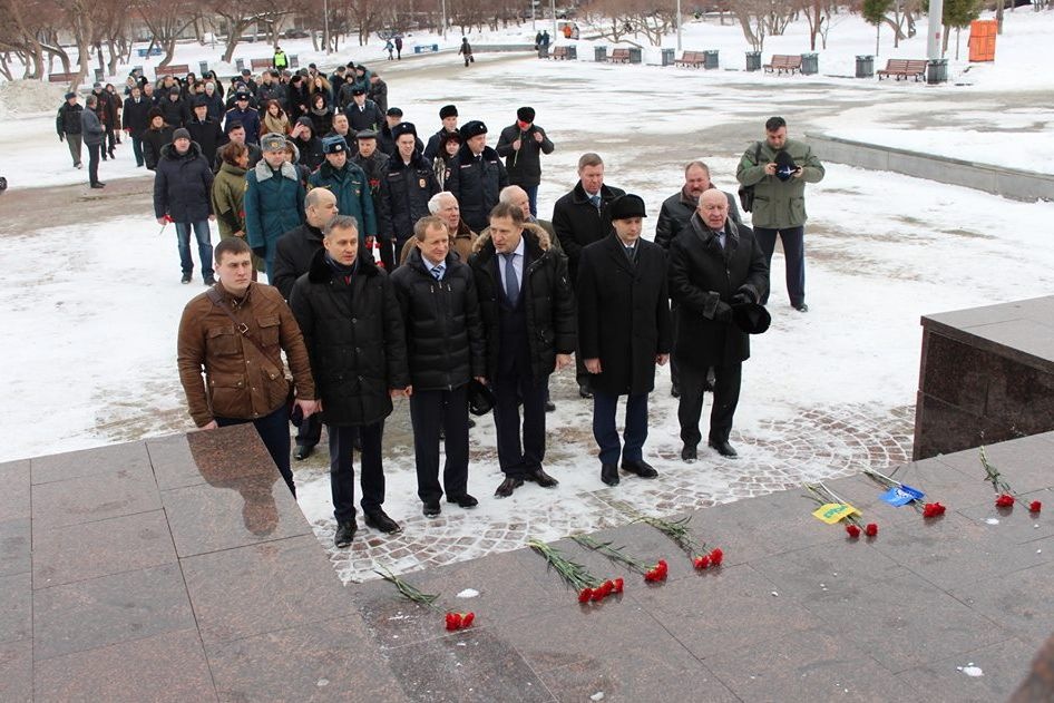  уральские политики почтили память погибших вов 