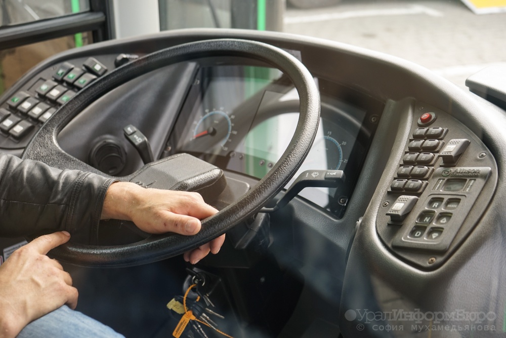 В Екатеринбурге будут проверять перевозчика из-за высадки школьницы из автобуса
