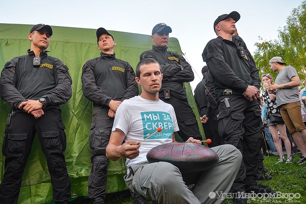 Акции протеста в Екатеринбурге скатились в музло