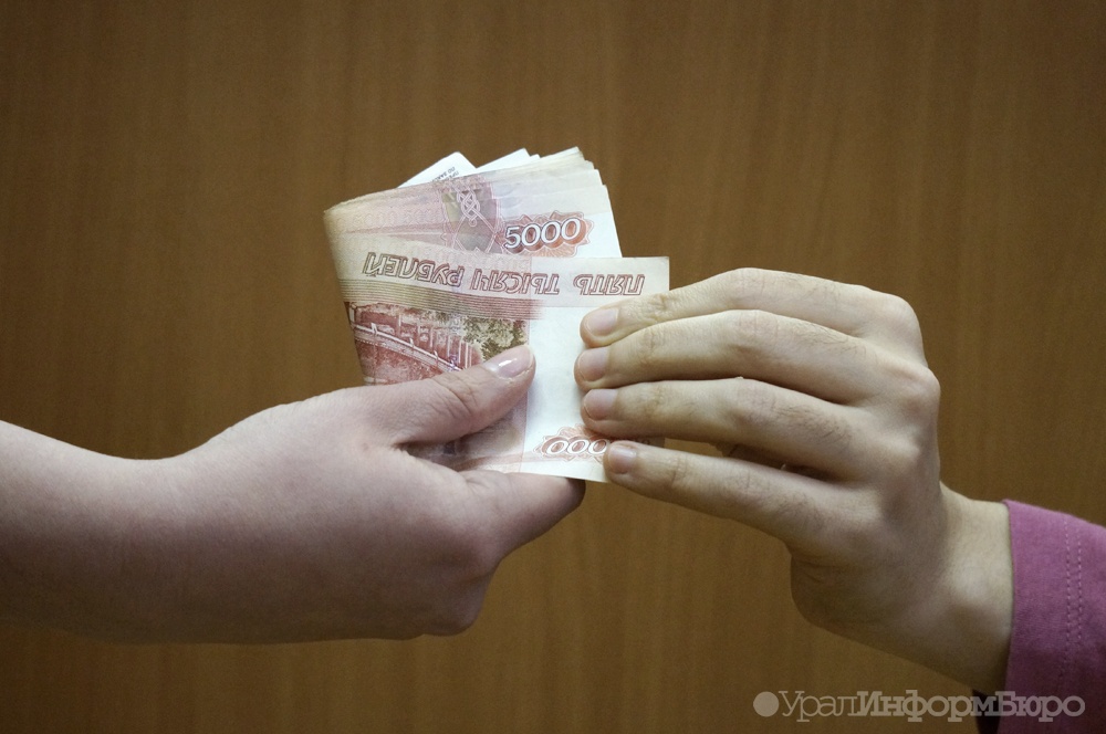 Чиновники России набрали взяток на 102 миллиарда рублей