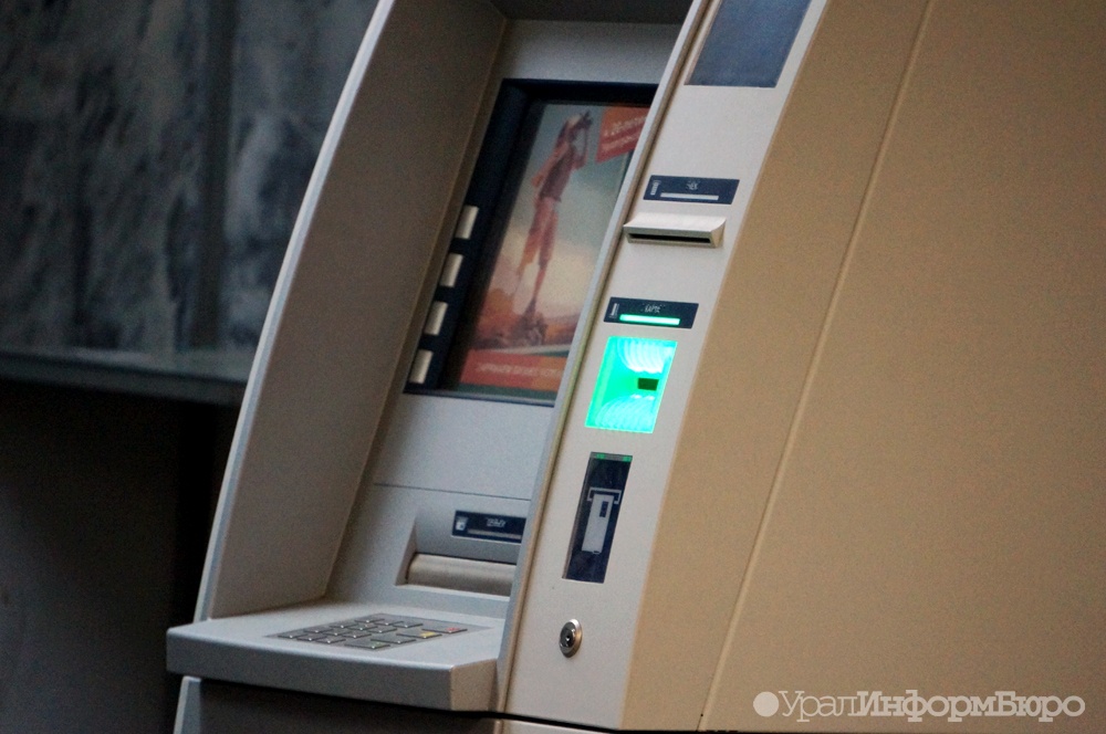 Житель Златоуста вскрыл кувалдой банкомат и похитил 3 миллиона рублей