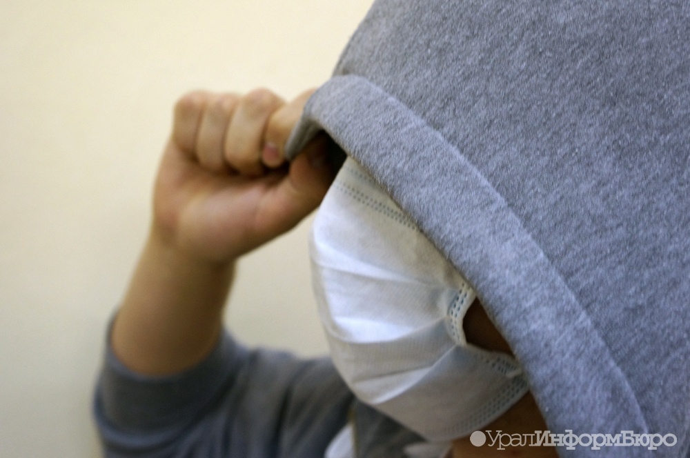 В Екатеринбурге дворники скрутили грабителя в маске