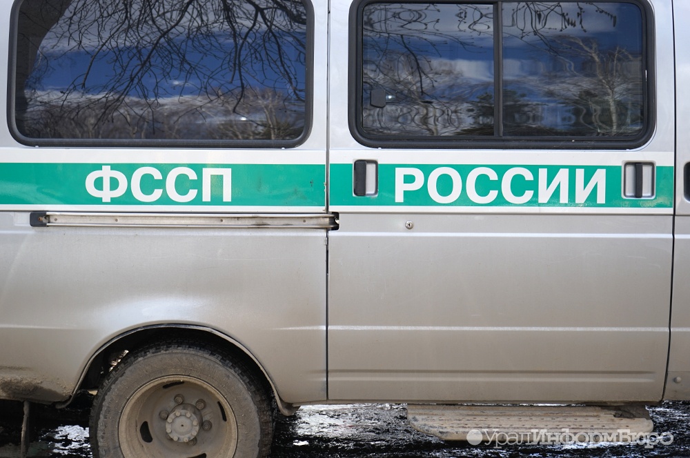 Не щадят ни автосалонов, ни кафе: на Урале принудительно закрывают торговые точки 
