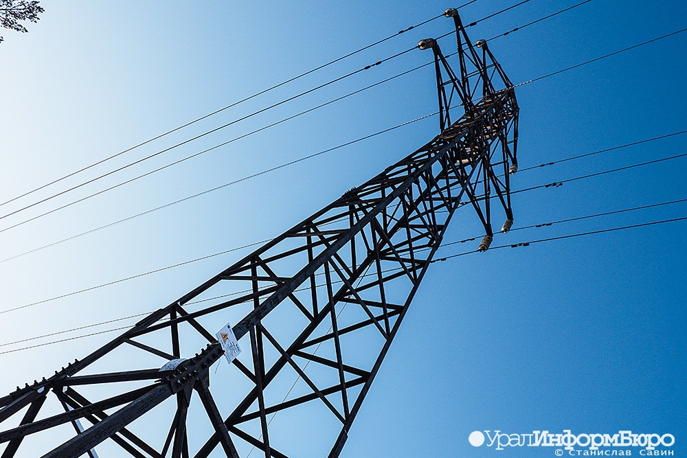 Энергетики вернули электричество большей части жителей Сосновского района