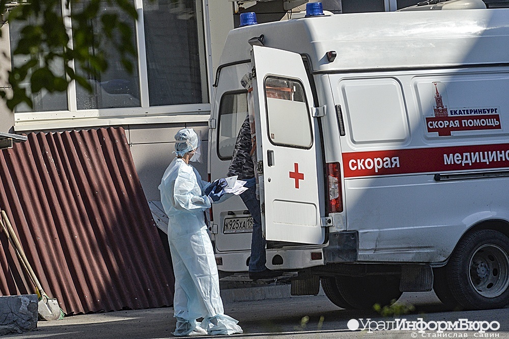 В Екатеринбурге на пациентов с COVID бросили еще 14 бригад скорой