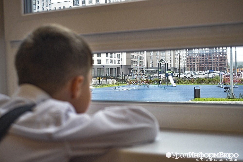 Первоклассникам Екатеринбурга продолжат отказывать в записи в ближайшие школы