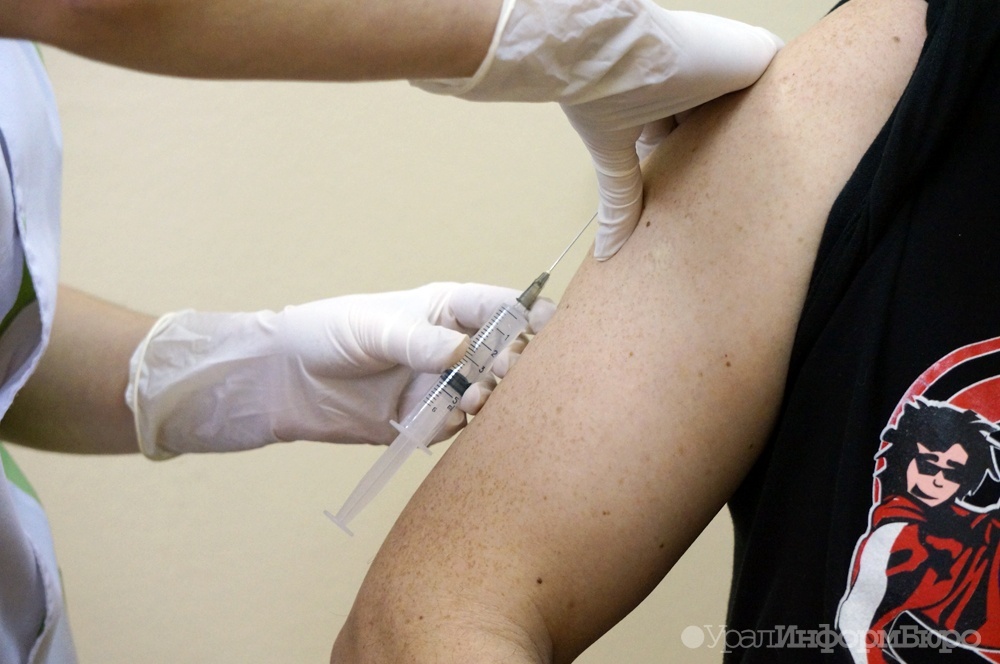 В больнице Екатеринбурга рассказали о вакцинации от COVID всех желающих