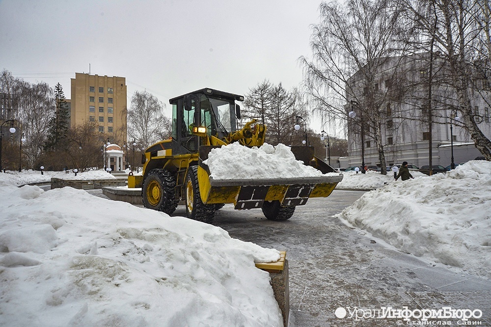 В Екатеринбурге из-за уборки снега перекроют движение на нескольких улицах