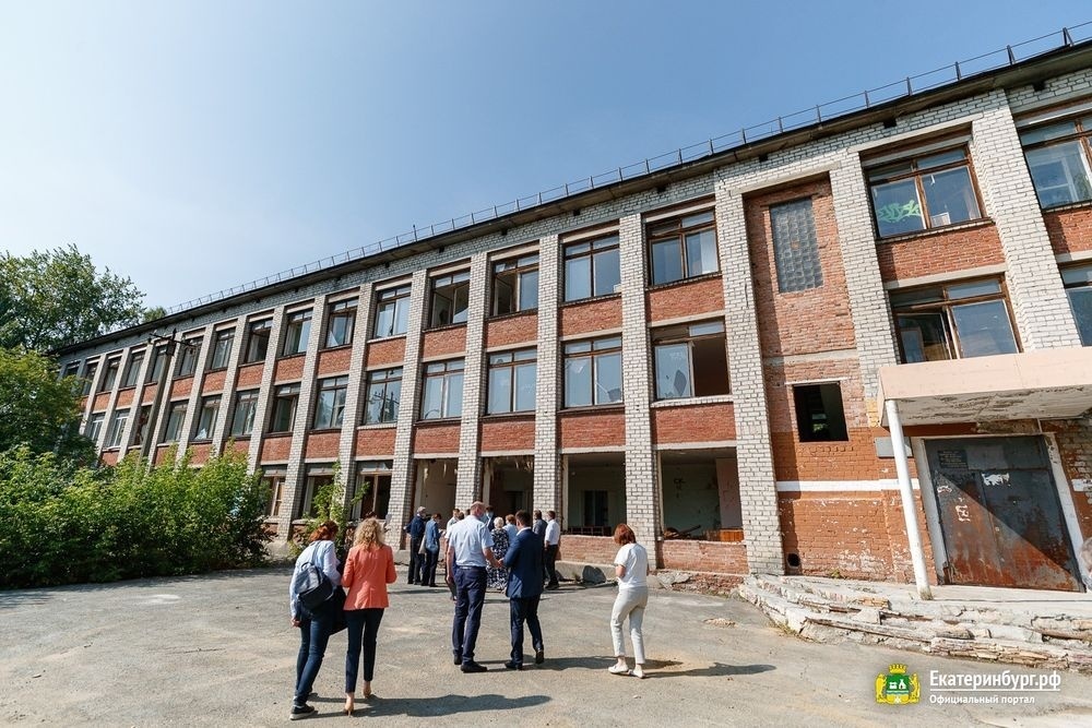 В столице Урала под угрозой срыва оказался капремонт двух школ 