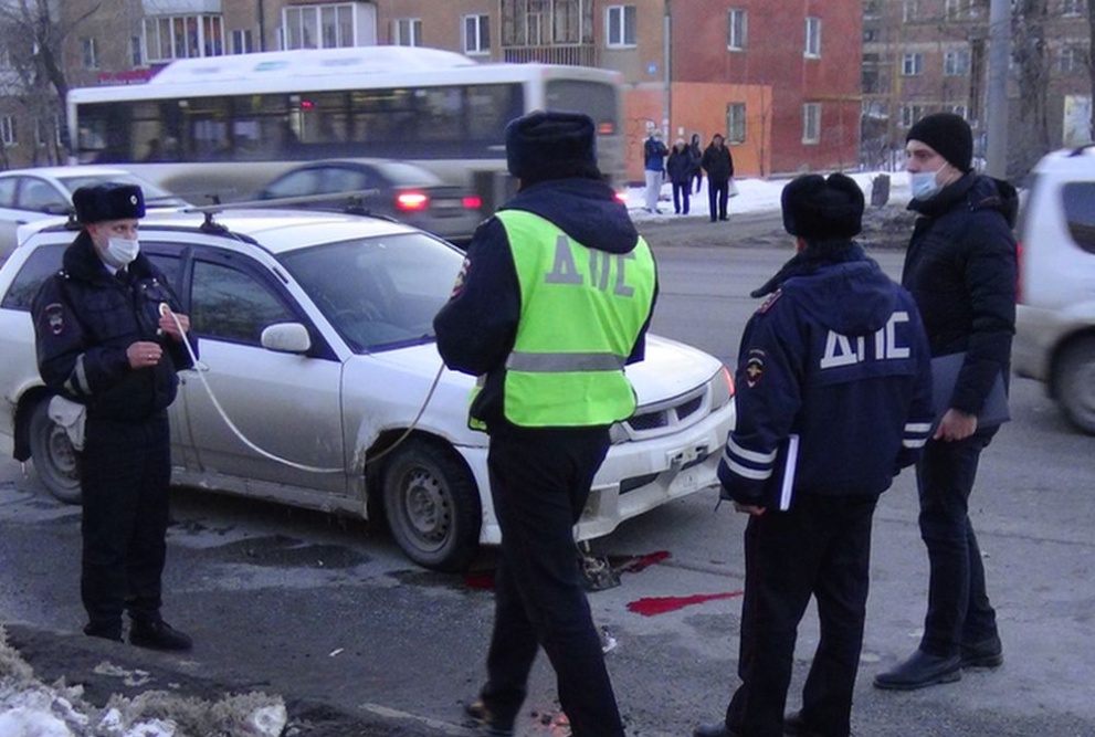 В Екатеринбурге машина насмерть сбила школьницу