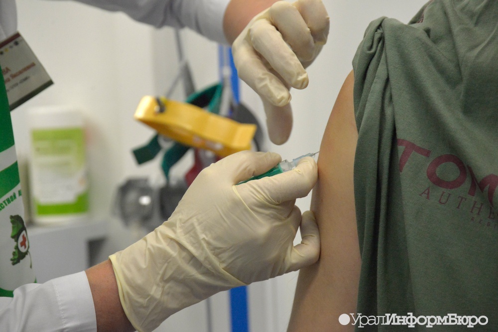 На Урале раскрыли информацию о заболевших после прививки от COVID-19 