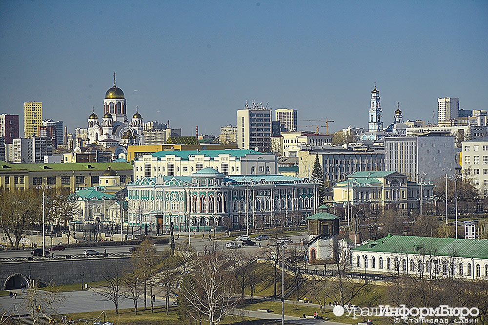 Свердловский губернатор и мэр Екатеринбурга устроили внезапный субботник