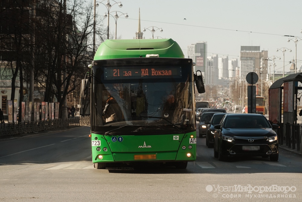 "Стараемся работать 6/1". Водитель автобуса из Екатеринбурга рассказал о своей зарплате