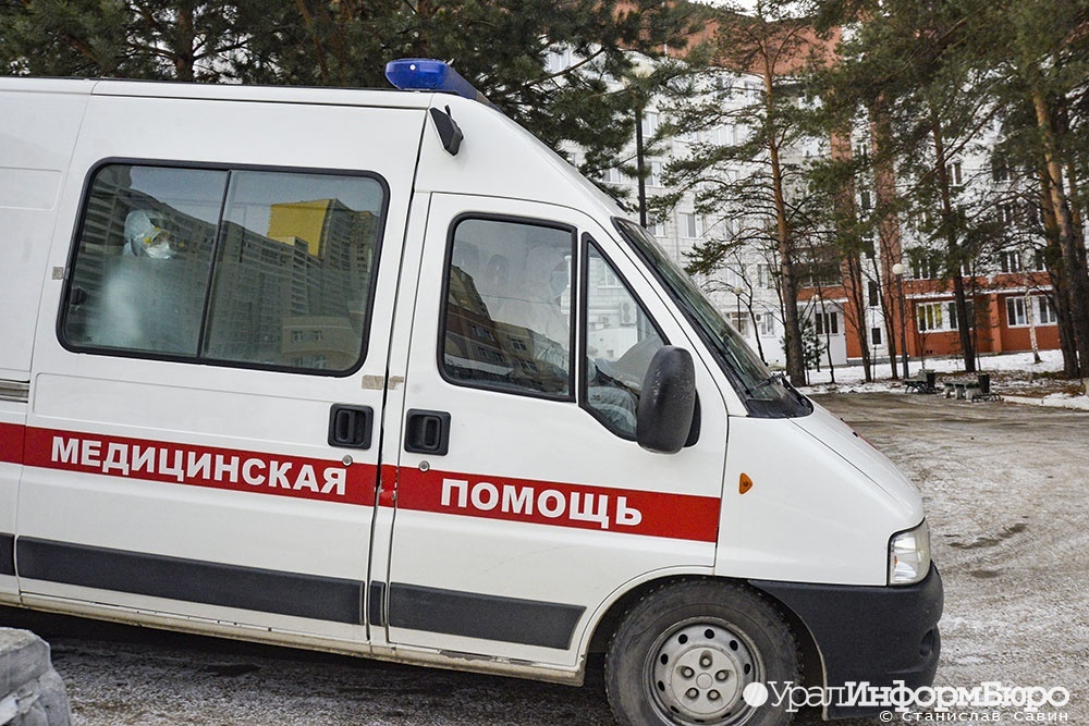 Иномарка врезалась в автобус под Екатеринбургом