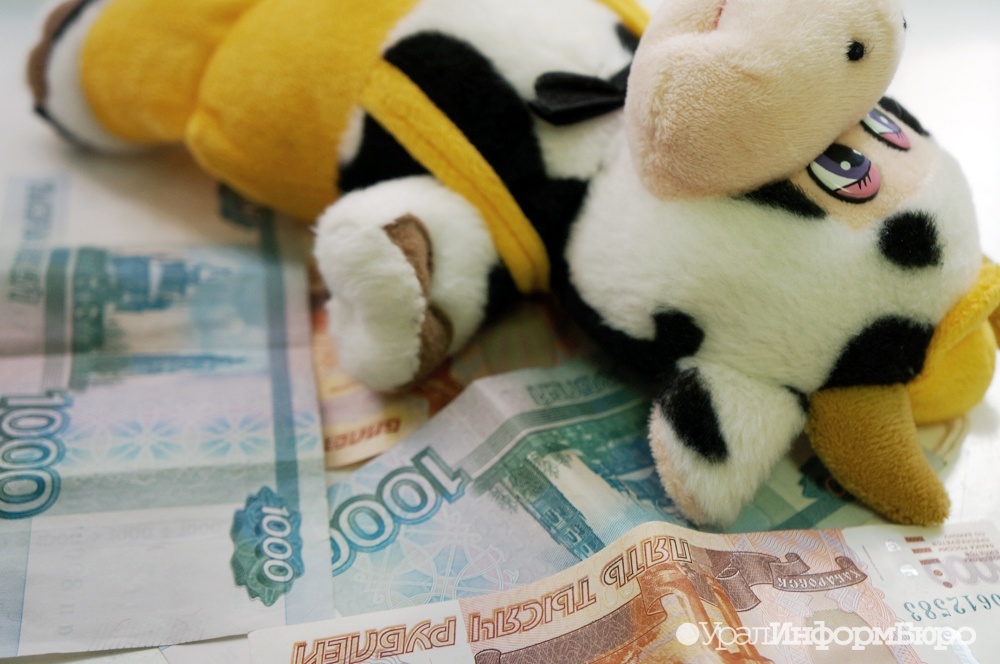 Югра и Ямал разделят "добавку" в 5,6 млрд рублей на детские выплаты