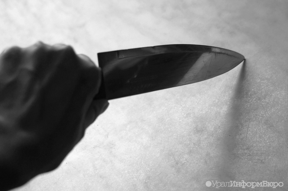 Житель Первоуральска набросился с ножом на спящую с ребенком бывшую жену
