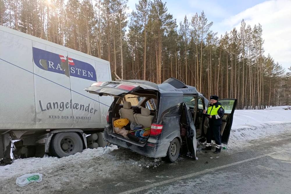 В ГИБДД назвали причину аварии с семью пострадавшими в Свердловской области