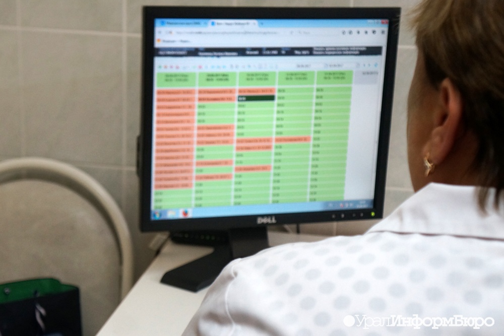 В больницах двух регионов УрФО работает слишком много администраторов и управленцев