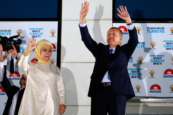 Новый аэропорт Стамбула принял первый самолет с президентом Турции на борту