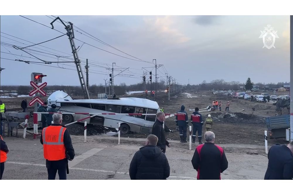 Диспетчер переезда в Ярославской области, где поезд протаранил автобус, был пьян