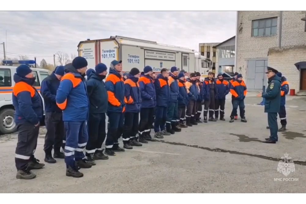 Свердловских спасателей отправили на помощь в Курганскую область