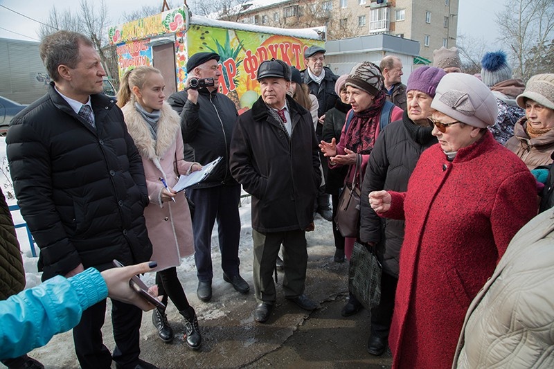 Жители окраин Екатеринбурга пожаловались на нехватку врачей и закрытие 