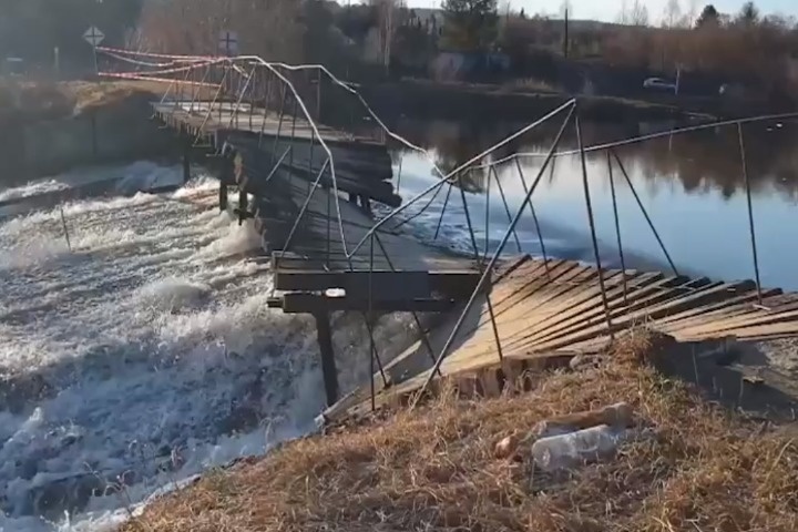 Паводок повредил мост в районе нацпарка 