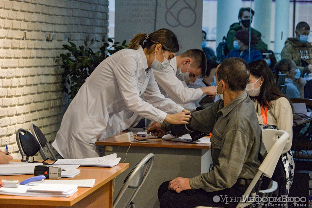 Правила для людей с медотводами от прививки изменены в Челябинской области