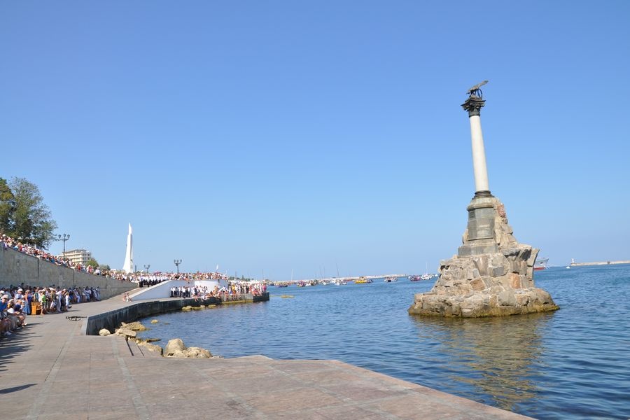 Глава Севастополя рассказал, как моряки отразили атаку беспилотников на город