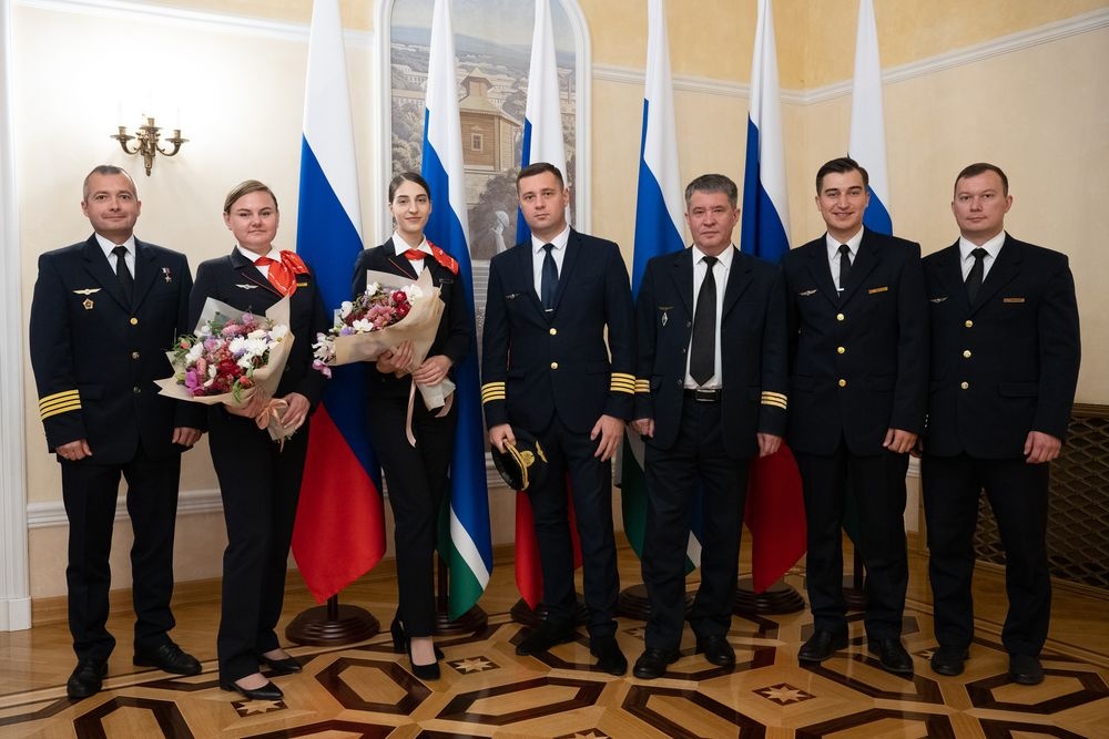 Евгений Куйвашев поблагодарил экипажи "Уральских авиалиний", спасшие сотни жизней