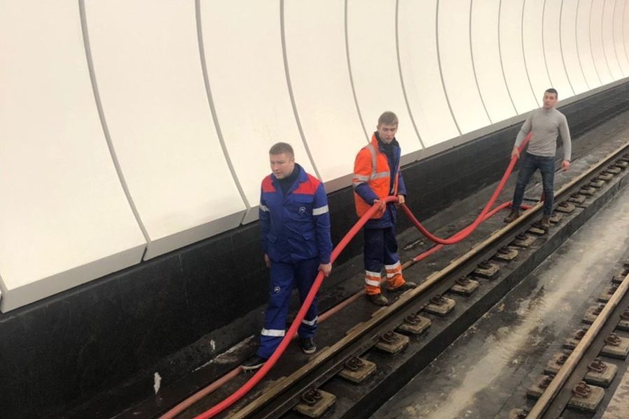 Первыми через подтопленные станции московской подземки пойдут спецпоезда