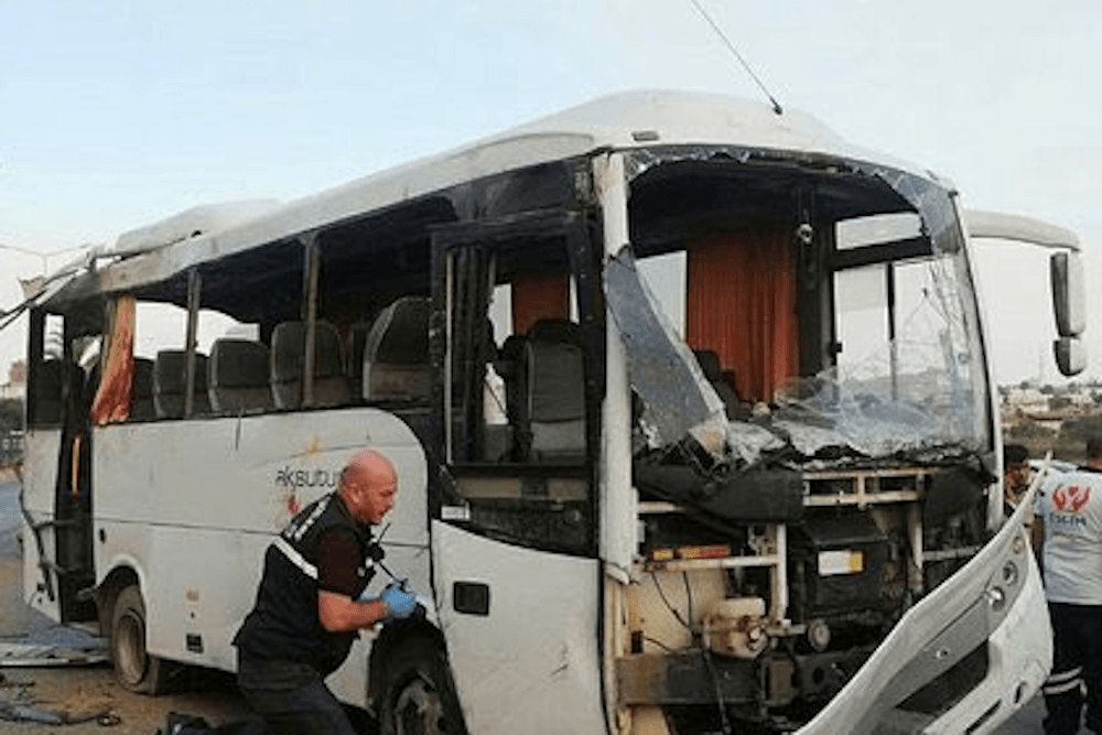 На кубани автобус с туристами попал в дтп