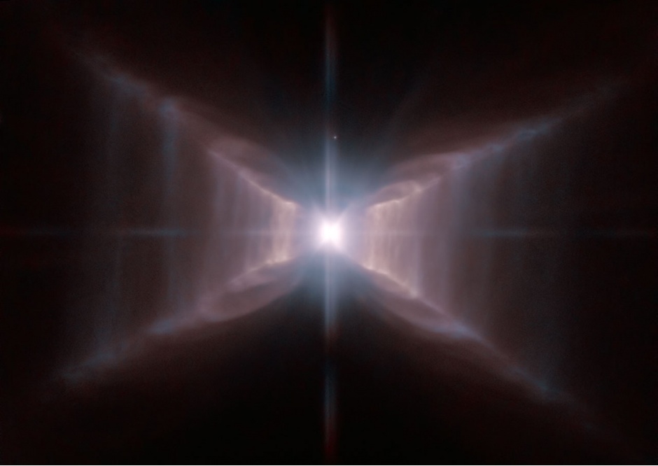 Загадочный «красный квадрат» заснял телескоп «Hubble»