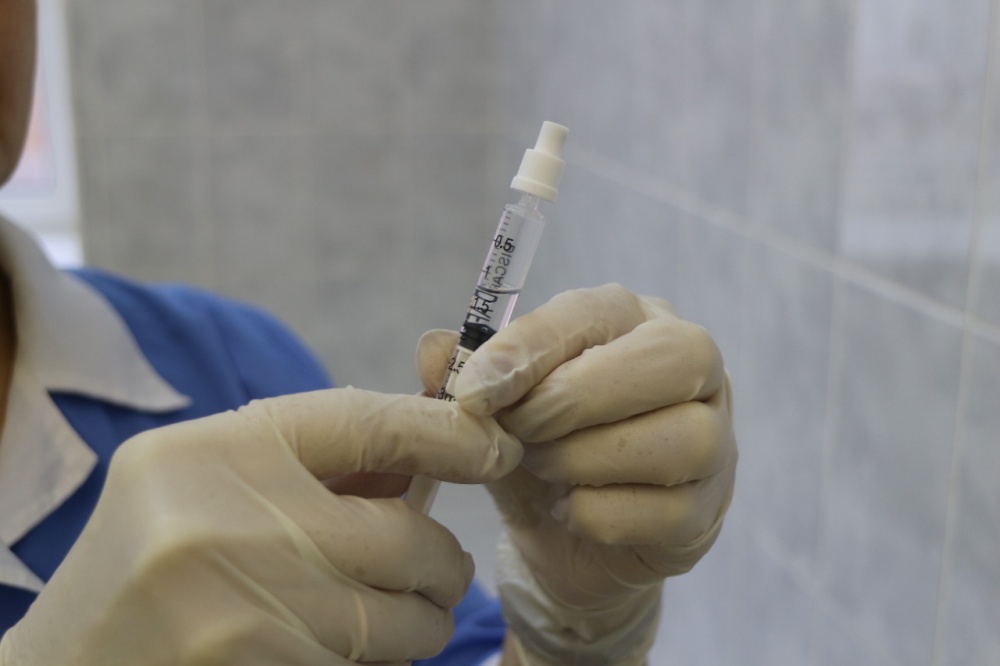 В Свердловской области начали вакцинировать от COVID-19 через нос