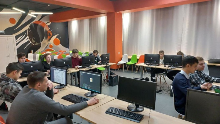 Более 60 школьников Нижнего Тагила завершили обучение в IT-академии ЕВРАЗа