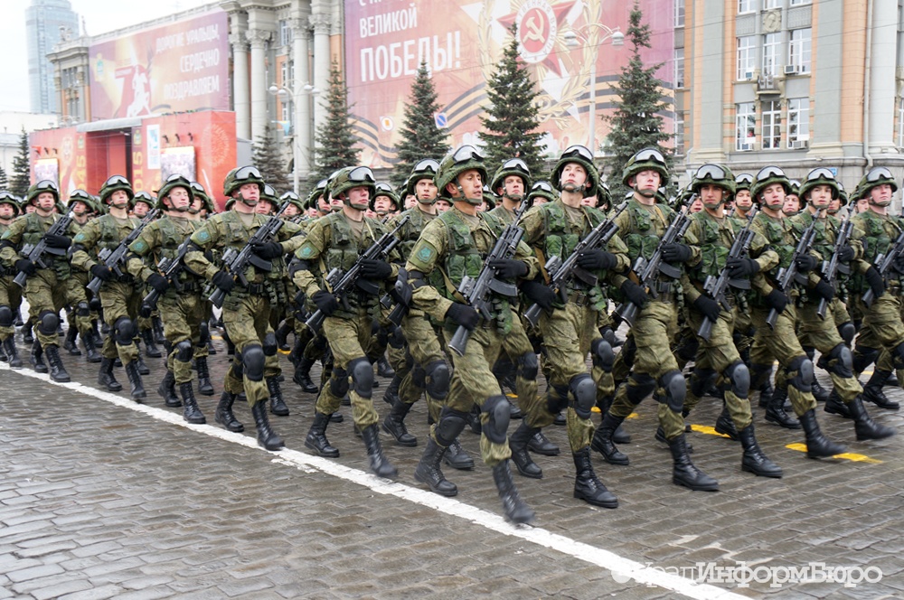 Победы е. Парад Победы в Екатеринбурге 2019. Парад 9 мая в Екатеринбурге 2019. Парад Победы РХБЗ В Екатеринбурге. Парад Победы Свердловск.