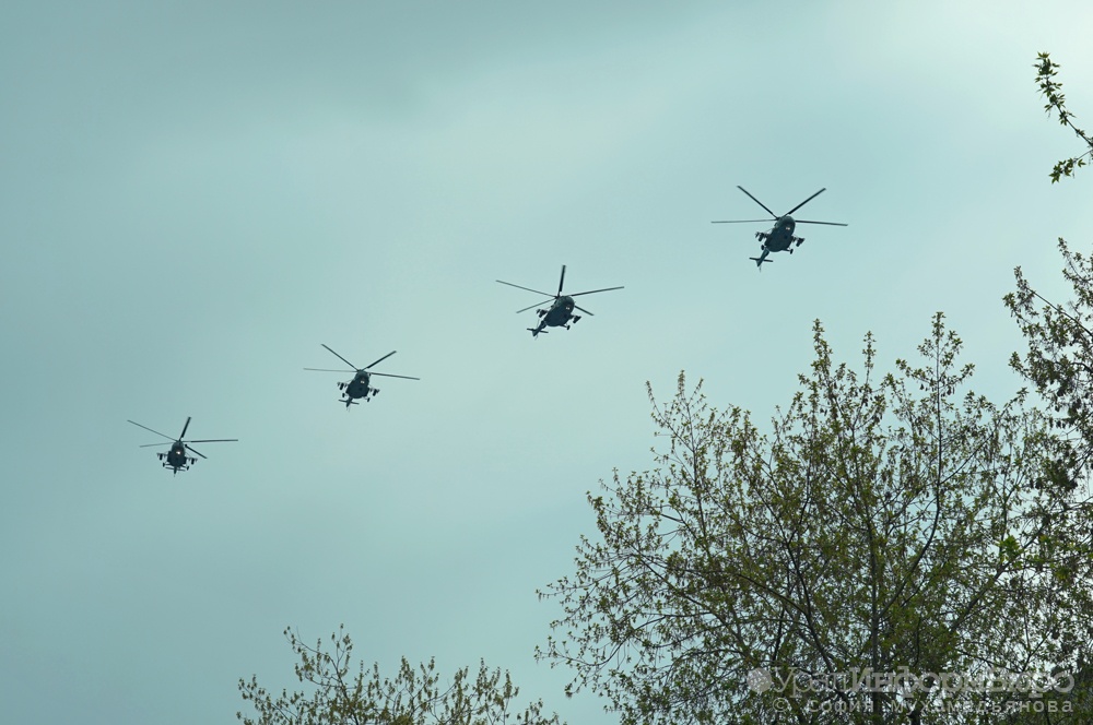 Над Екатеринбургом взмыли военные самолеты