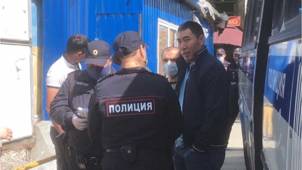 В самом зараженном районе Екатеринбурга прикрыли сотни 