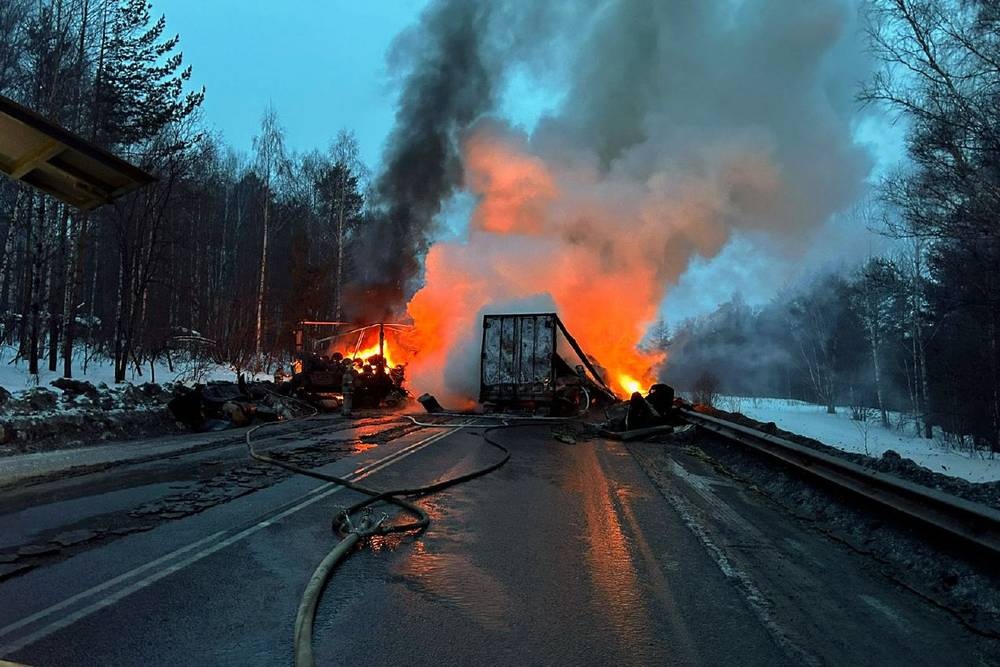 В ГИБДД рассказали, кто погиб в аварии с загоревшимися грузовиками в Челябинской области
