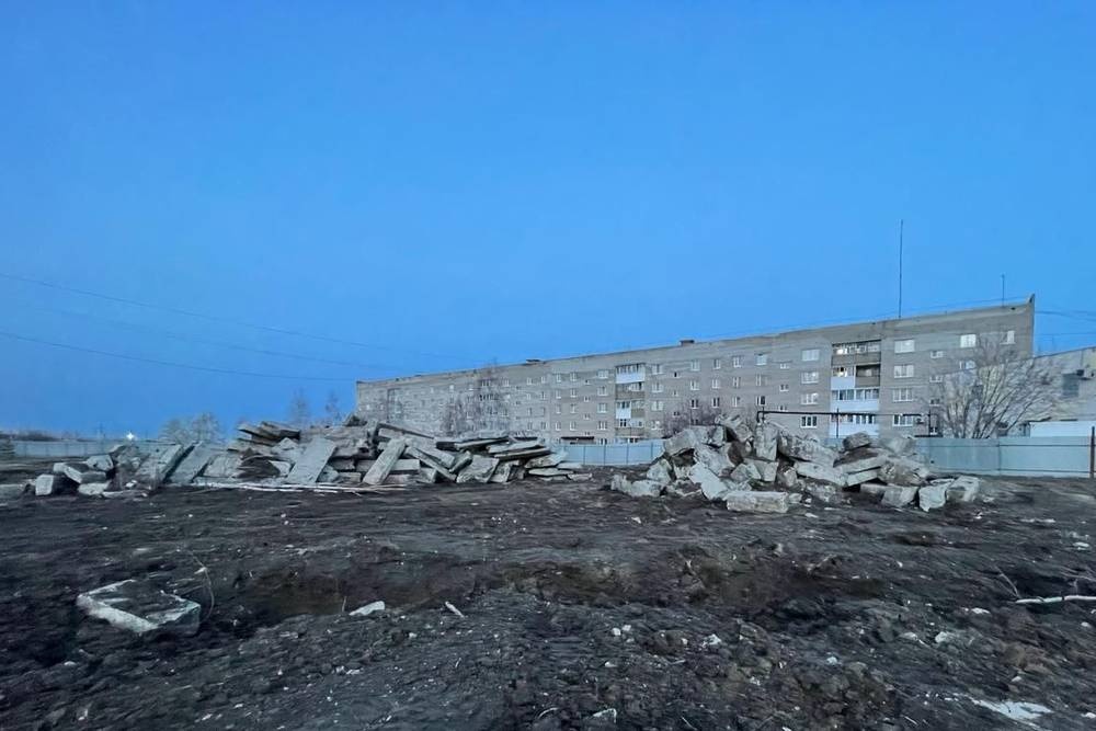 В Ирбите на обломках недостроенного здания погиб школьник
