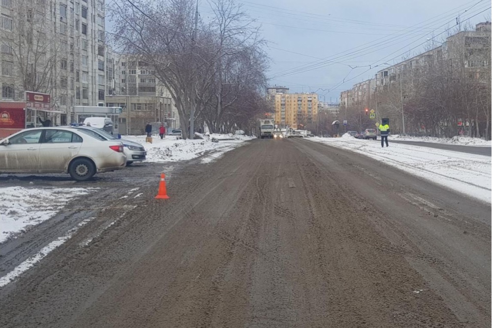 В Екатеринбурге ищут свидетелей падения пенсионерки из автобуса